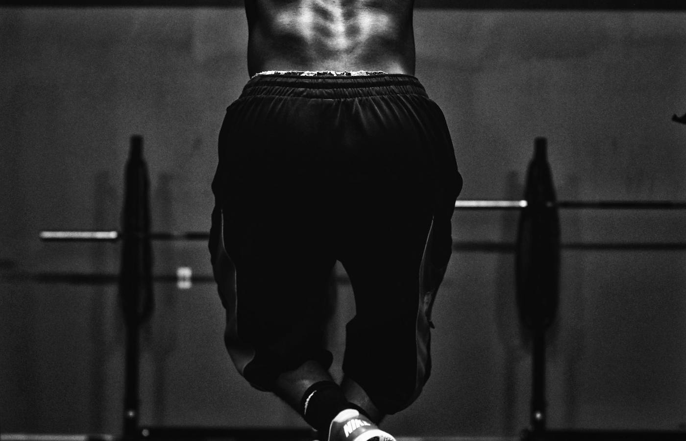 Interiér moderního fitness studia s kvalitním vybavením